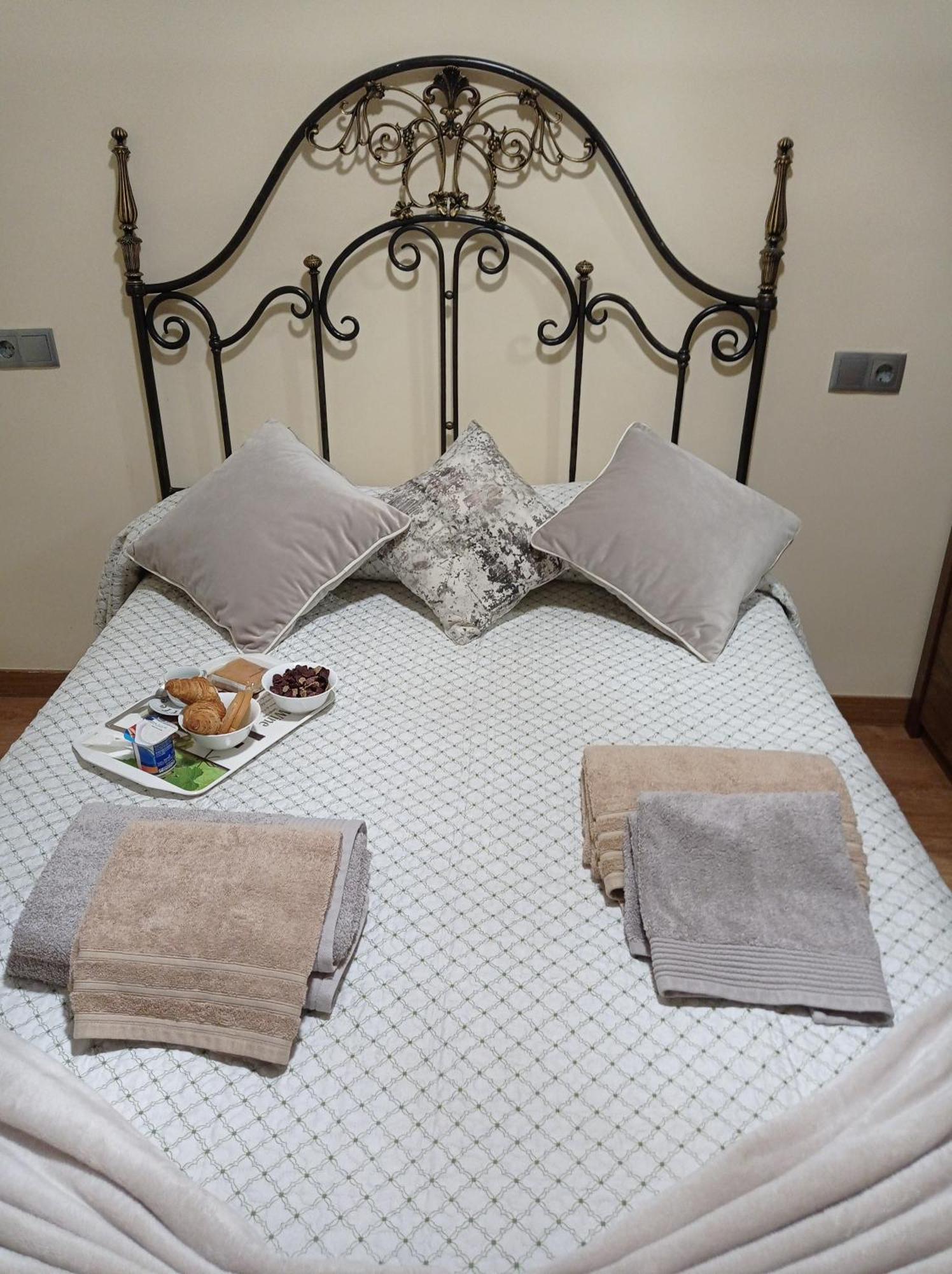 Gonzalo De Berceo 15 " Calidad-Sobrio" And " Free Private Parking " Apartment Logrono Room photo